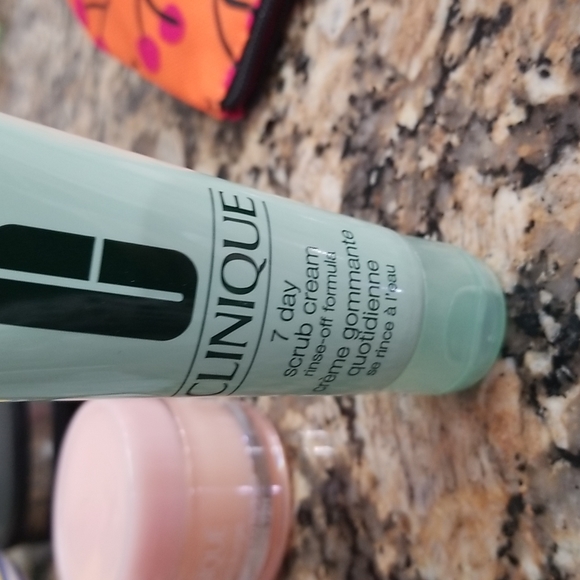 Make up bag with samples - Picture 5 of 8